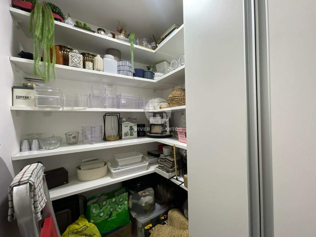 Lindo apartamento com 4 quartos e 2 vagas de garagem - PORTEIRA FECHADA em Marapé, Santos — foto 18