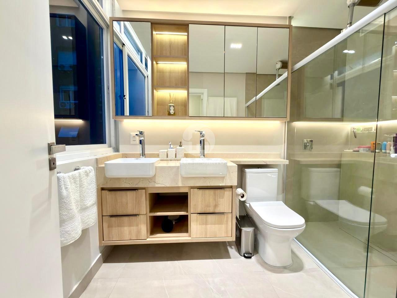 Apartamento Retrofitado e Mobiliado 159 m², 3 Dormitórios, Elevador Privativo, Vista para o Mar e 2 Vagas – Santos/SP em Gonzaga, Santos — foto 23
