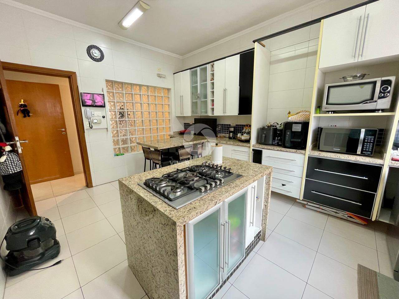 Belíssima Casa Sobreposta Alta à Venda – 5 Dormitórios (2 Suítes) – Marapé – Santos SP em Marapé, Santos — foto 23