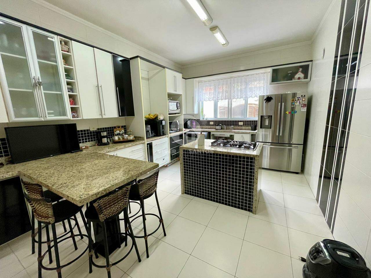 Belíssima Casa Sobreposta Alta à Venda – 5 Dormitórios (2 Suítes) – Marapé – Santos SP em Marapé, Santos — foto 22