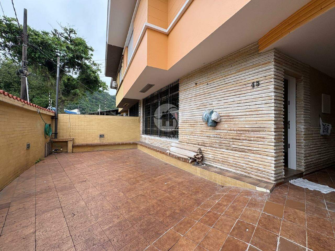 Sobrado com Suíte, 3 Dormitórios e Garagem para Até 3 Carros – Vila Mathias em Vila Mathias, Santos — foto 2