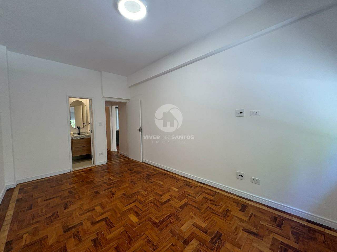 Oportunidade: Apartamento Reformado com 2 Suítes Próximo à Praia em Boqueirão, Santos — foto 8