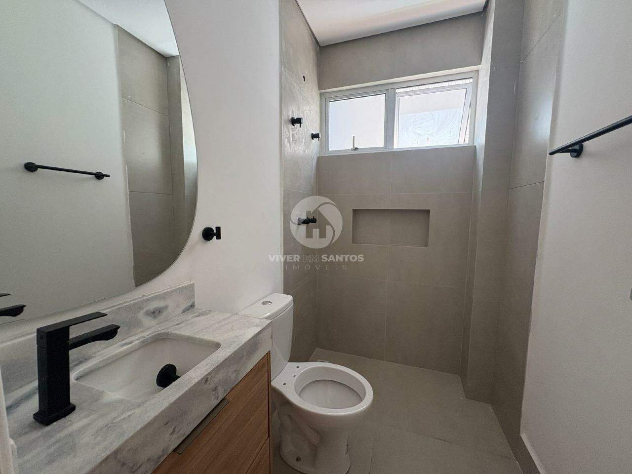 Oportunidade: Apartamento Reformado com 2 Suítes Próximo à Praia em Boqueirão, Santos — foto 10