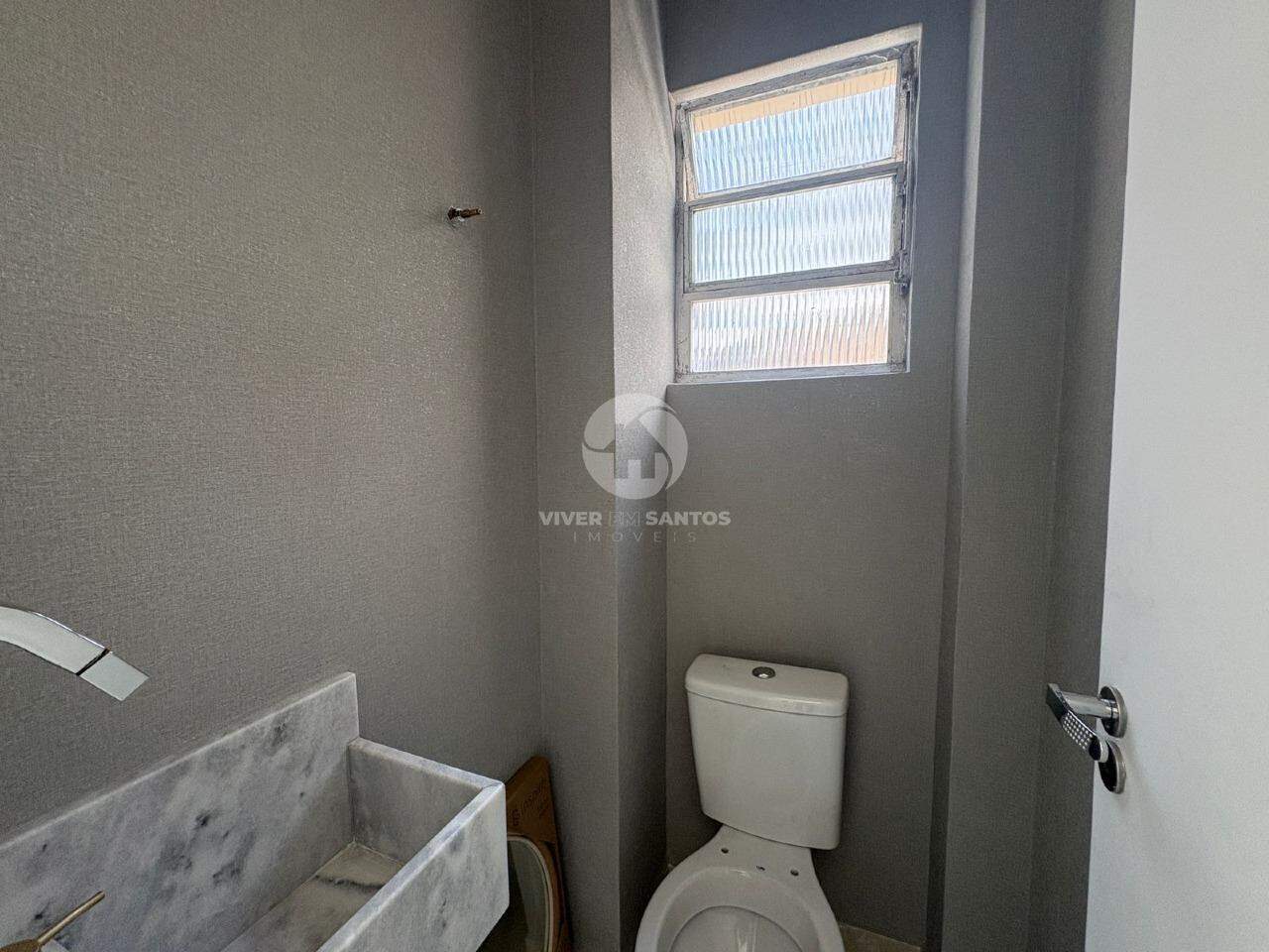 Oportunidade: Apartamento Reformado com 2 Suítes Próximo à Praia em Boqueirão, Santos — foto 13