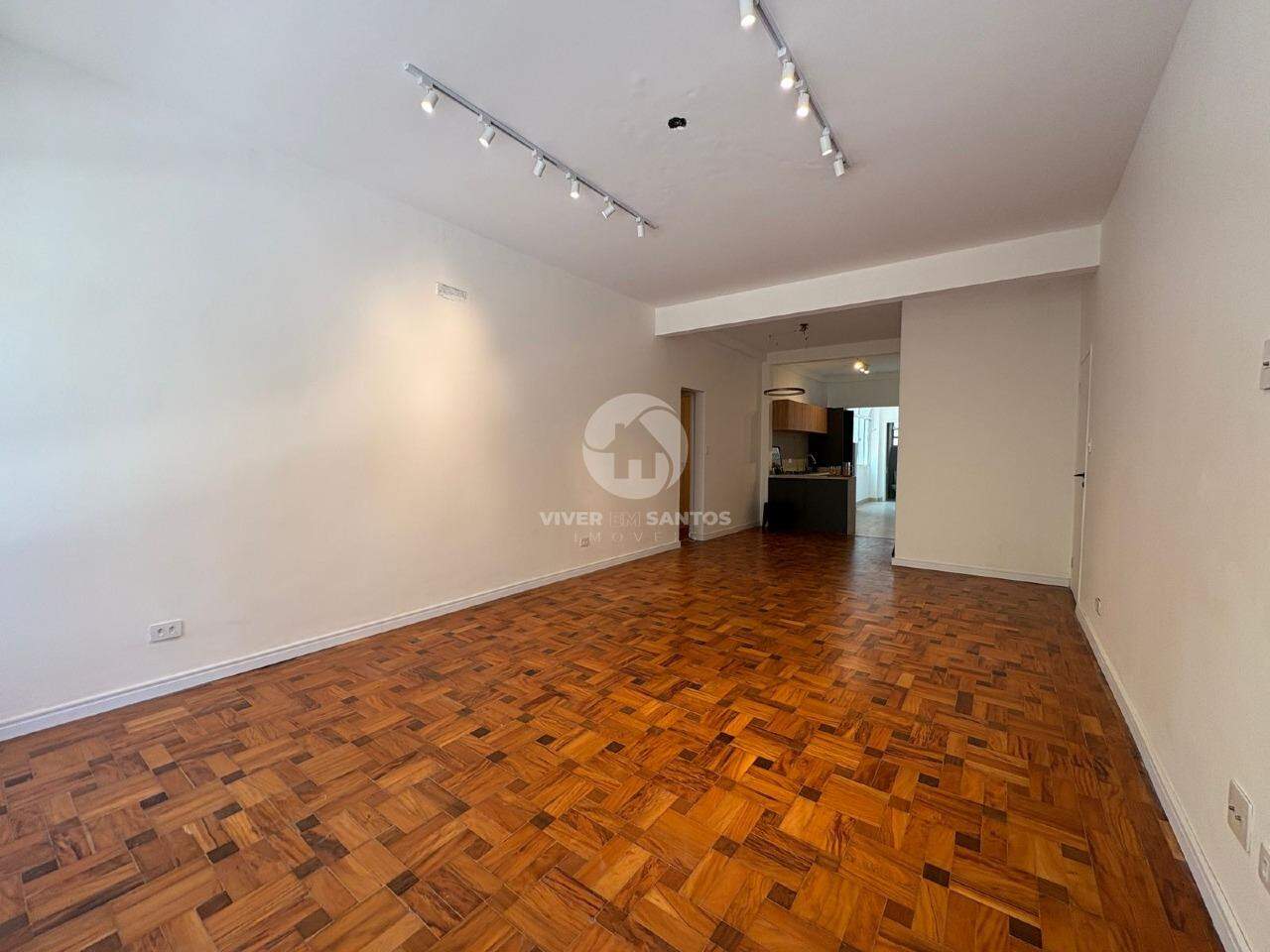 Oportunidade: Apartamento Reformado com 2 Suítes Próximo à Praia em Boqueirão, Santos — foto 2