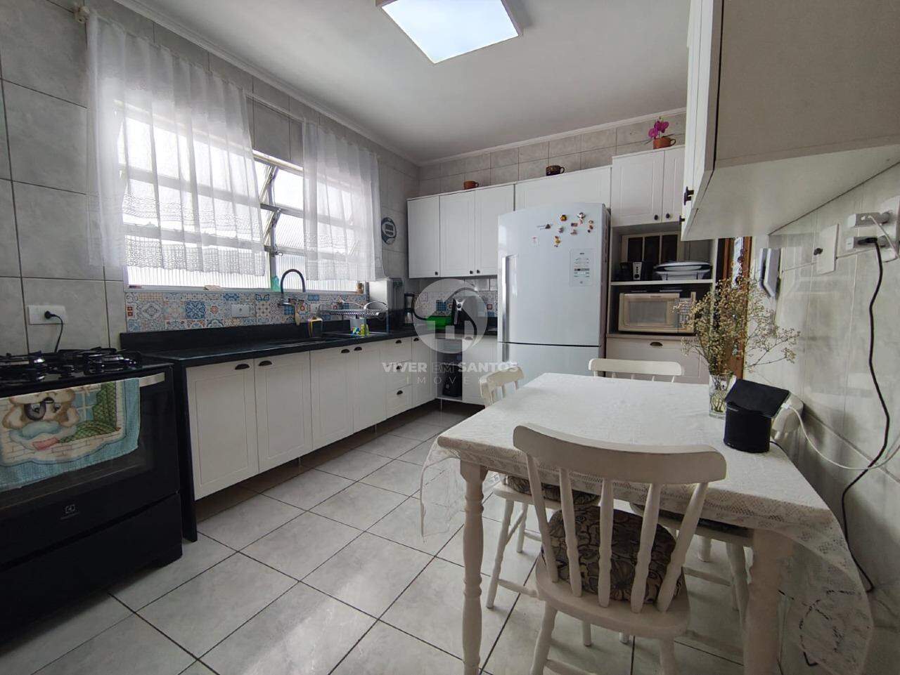 Amplo Apartamento com 2 Suítes e 2 Vagas- Bairro Marapé em Marapé, Santos — foto 17