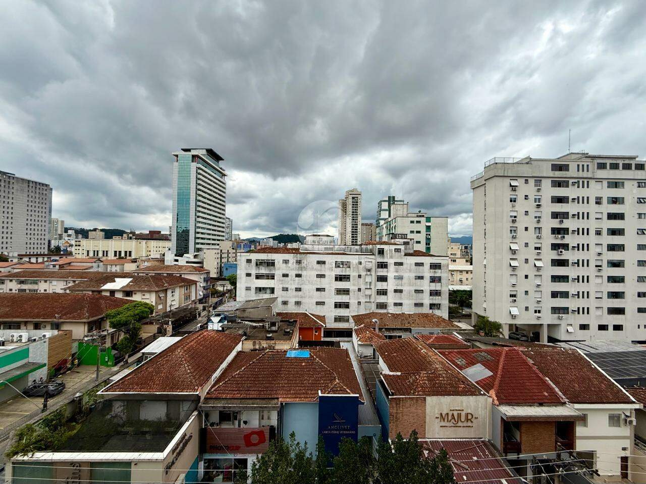 Apartamento 3 dormitórios com Suíte, Varanda de Frente e Dependência- Gonzaga em Gonzaga, Santos — foto 4