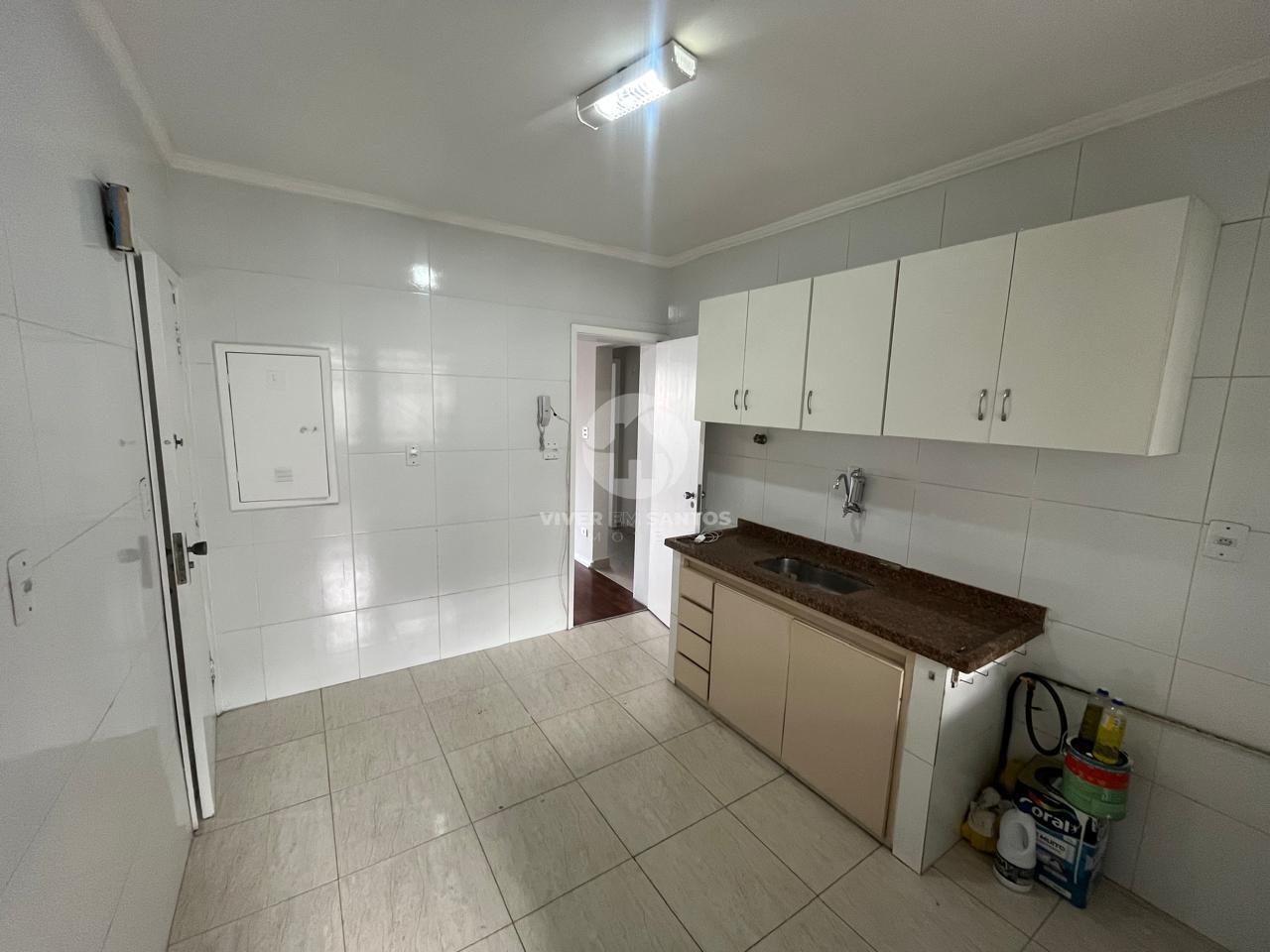 Apartamento à venda no Gonzaga | Varanda na avenida da praia | 2 dorm + dependência-vaga demarcada em Gonzaga, Santos — foto 4