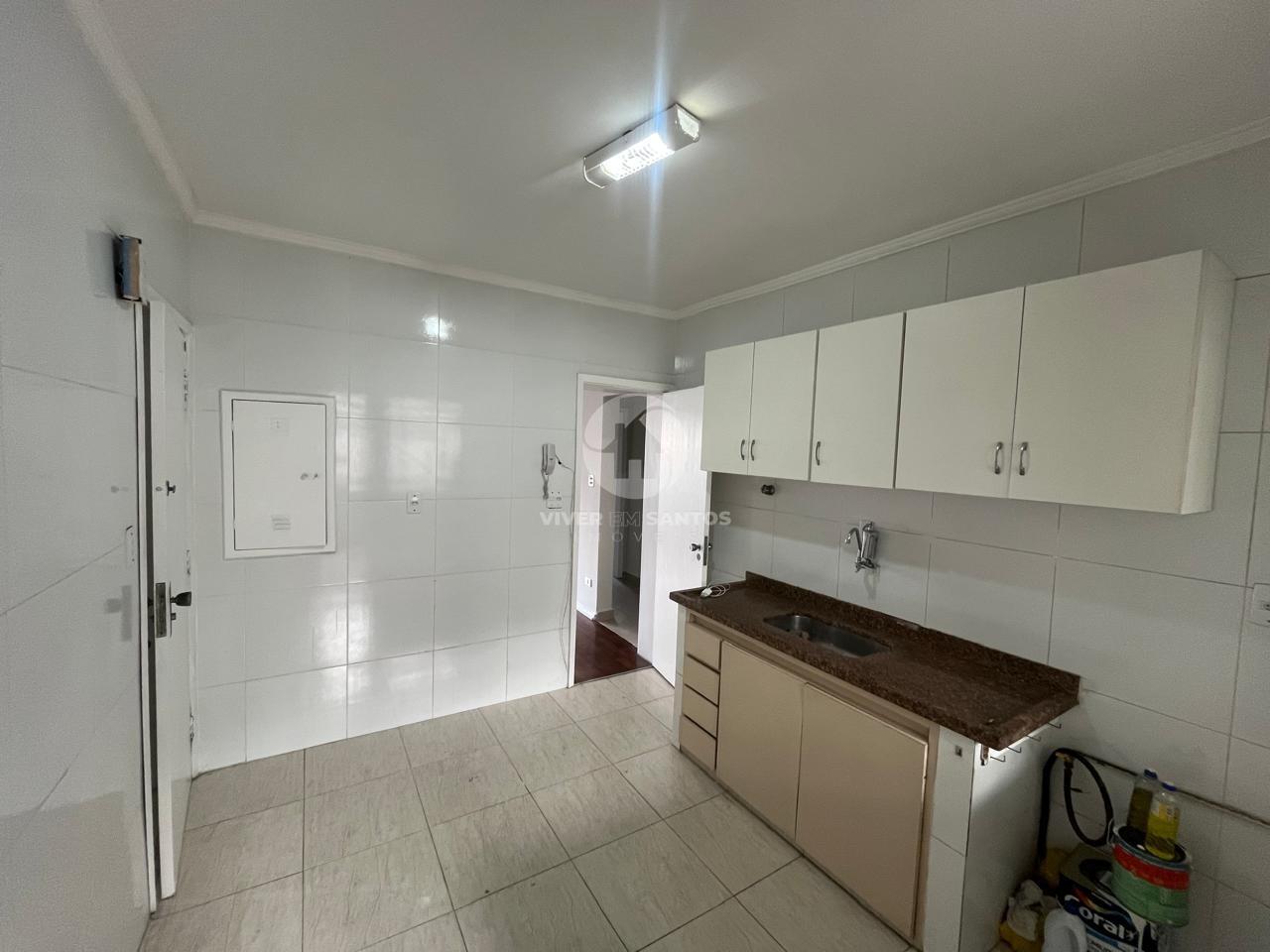 Apartamento à venda no Gonzaga | Varanda na avenida da praia | 2 dorm + dependência-vaga demarcada em Gonzaga, Santos — foto 5