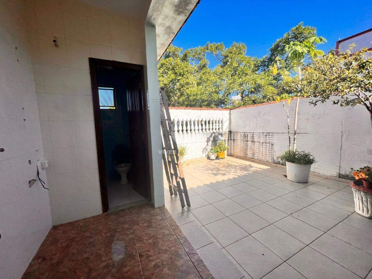 Casa sobreposta alta com 2 quartos e quintal no Boqueirão em Santos em Boqueirão, Santos — foto 15