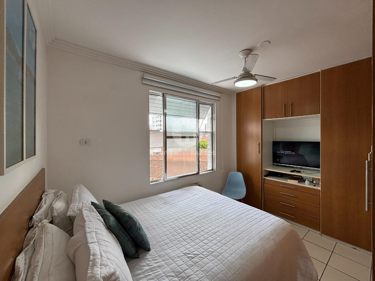 Apartamento reformado 2 quartos, elevador e vaga de garagem demarcada no Embaré - Santos/SP em Embaré, Santos — foto 5