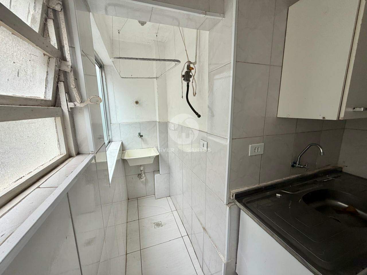 Oportunidade na quadra do mar no Gonzaga - Sala living - elevador - portaria 24h em Gonzaga, Santos — foto 9