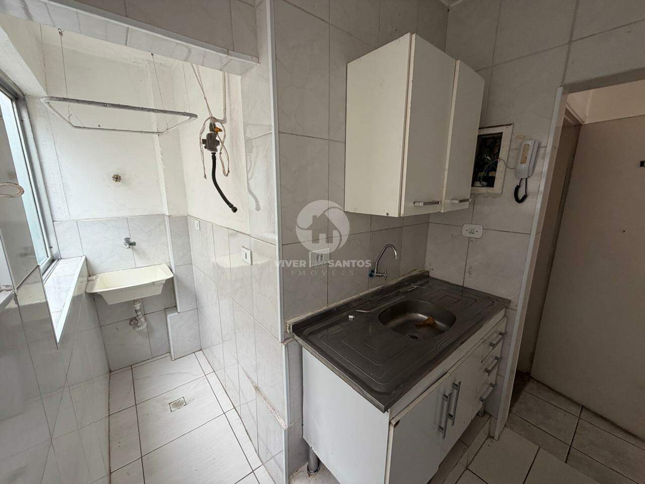 Oportunidade na quadra do mar no Gonzaga - Sala living - elevador - portaria 24h em Gonzaga, Santos — foto 7