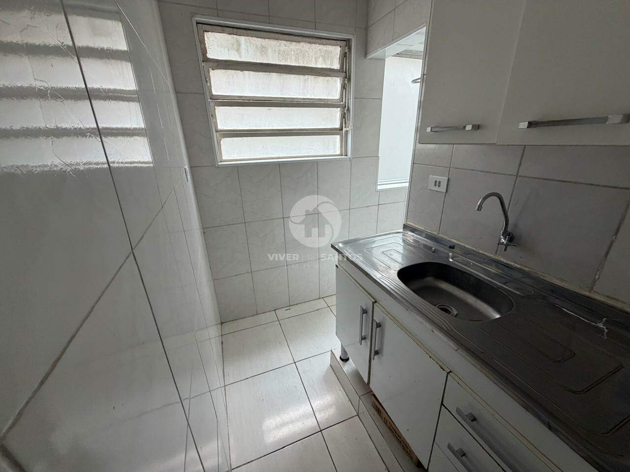 Oportunidade na quadra do mar no Gonzaga - Sala living - elevador - portaria 24h em Gonzaga, Santos — foto 6
