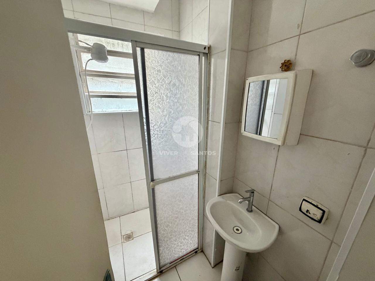Oportunidade na quadra do mar no Gonzaga - Sala living - elevador - portaria 24h em Gonzaga, Santos — foto 3