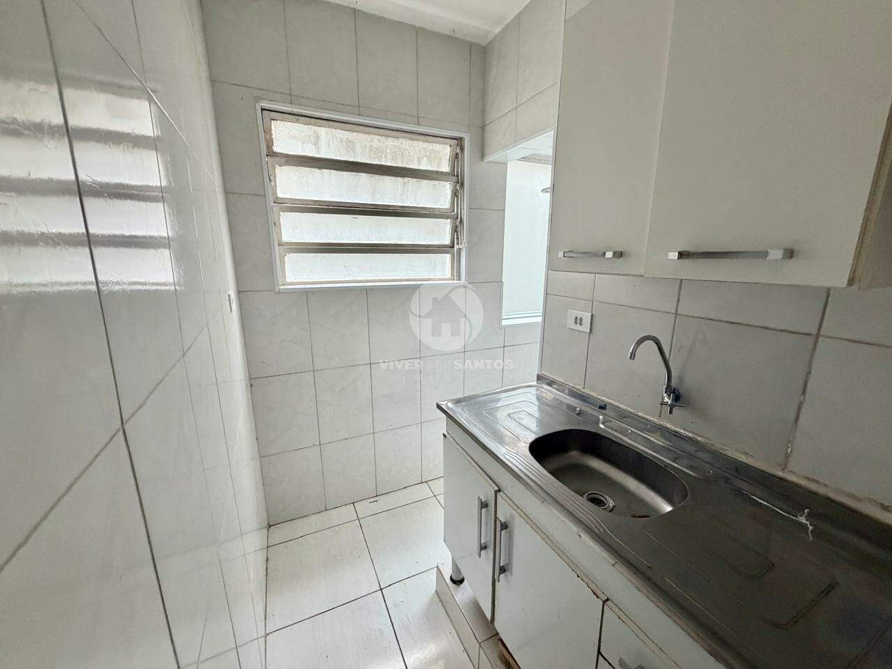 Oportunidade na quadra do mar no Gonzaga - Sala living - elevador - portaria 24h em Gonzaga, Santos — foto 5