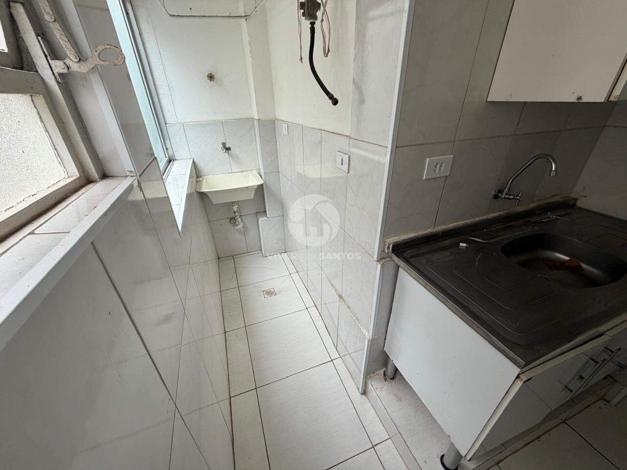 Oportunidade na quadra do mar no Gonzaga - Sala living - elevador - portaria 24h em Gonzaga, Santos — foto 8