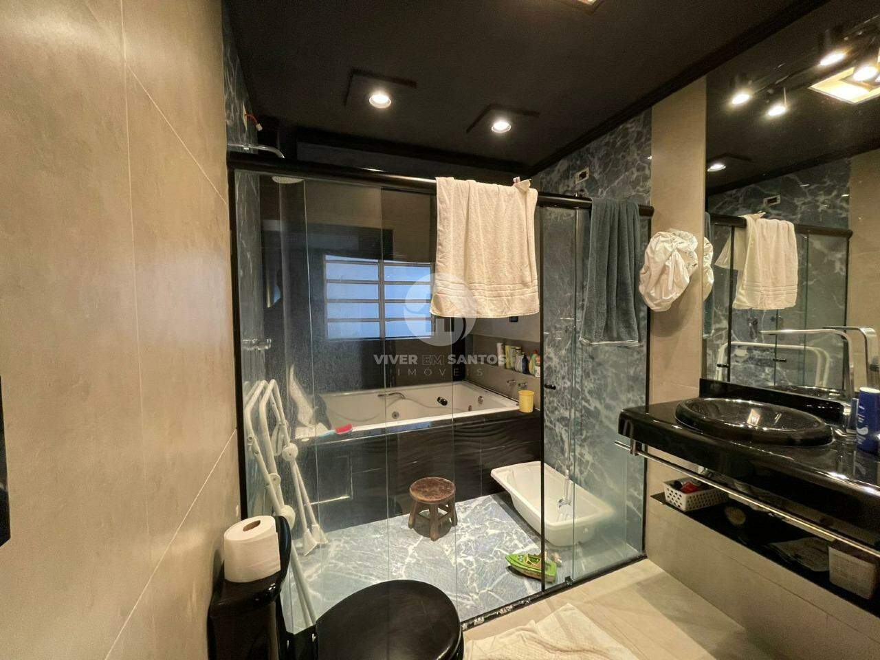 Apartamento 2 Dormitórios, 2 Vagas, Pé na Areia e Vista Mar - Santos SP em José Menino, Santos — foto 10