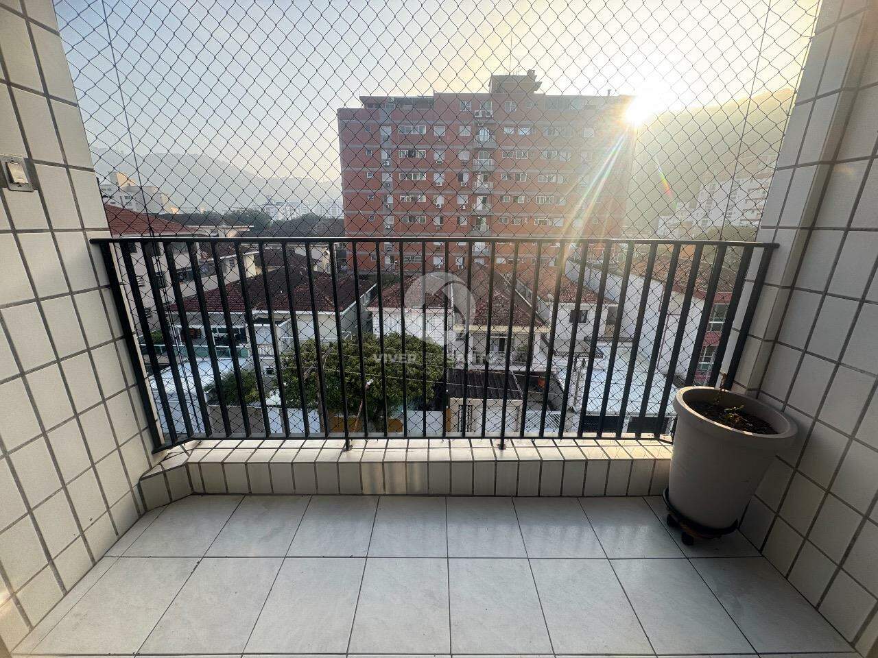 Apartamento Reformado com 2 Dormitórios sendo 1 suite + Dependência em Marapé, Santos — foto 2