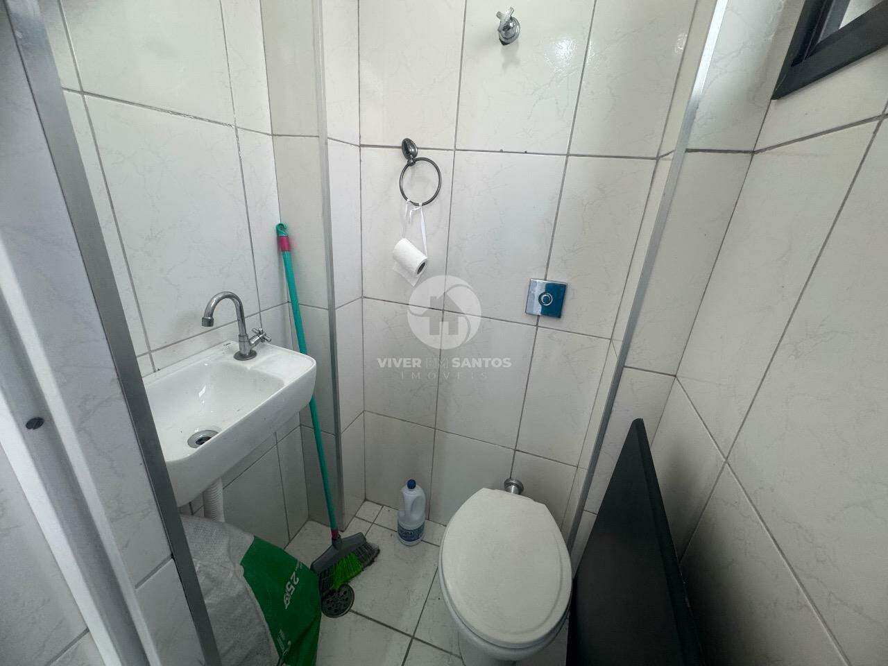 Apartamento Reformado com 2 Dormitórios sendo 1 suite + Dependência em Marapé, Santos — foto 19