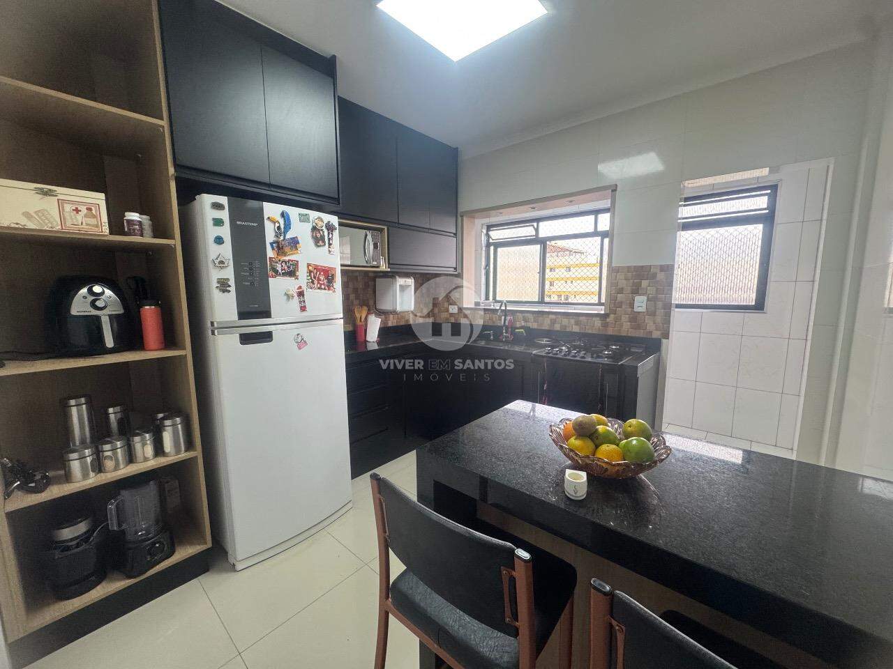 Apartamento Reformado com 2 Dormitórios sendo 1 suite + Dependência em Marapé, Santos — foto 14