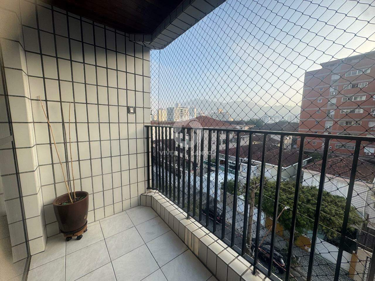 Apartamento Reformado com 2 Dormitórios sendo 1 suite + Dependência em Marapé, Santos — foto 3