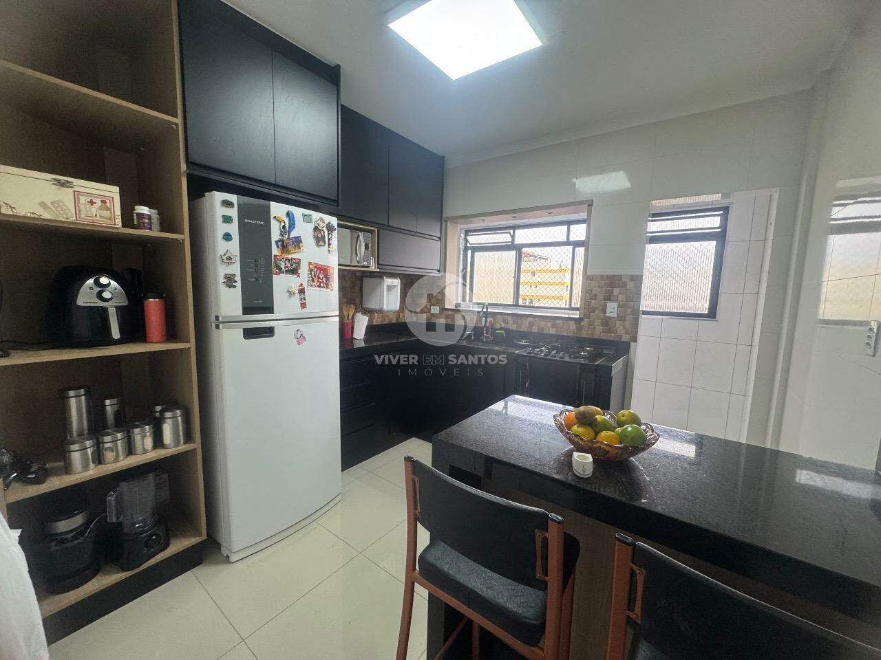 Apartamento Reformado com 2 Dormitórios sendo 1 suite + Dependência em Marapé, Santos — foto 13