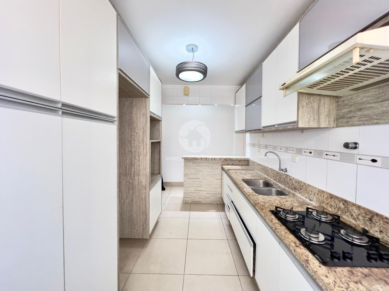 Apartamento varanda de frente reformado 2 quartos, na quadra da praia no Boqueirão - Santos em Boqueirão, Santos — foto 10