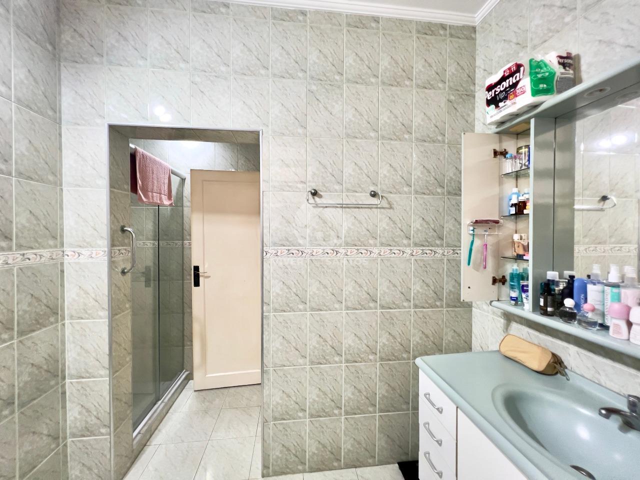 Apartamento 2 Dormitórios, Segunda Quadra da Praia e Potencial para Retrofit no Boqueirão - Santos SP em Boqueirão, Santos — foto 14