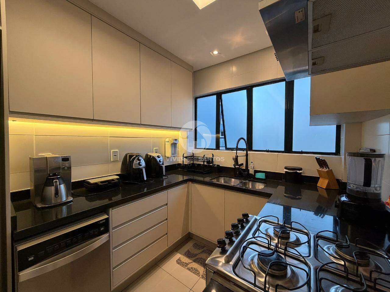 Apartamento 2 Dormitórios, Suíte, Vaga Demarcada na Quadra da Praia na Ponta da Praia – Santos/SP em Ponta da Praia, Santos — foto 16