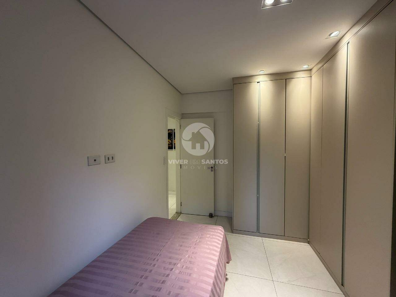 Apartamento 2 Dormitórios, Suíte, Vaga Demarcada na Quadra da Praia na Ponta da Praia – Santos/SP em Ponta da Praia, Santos — foto 13