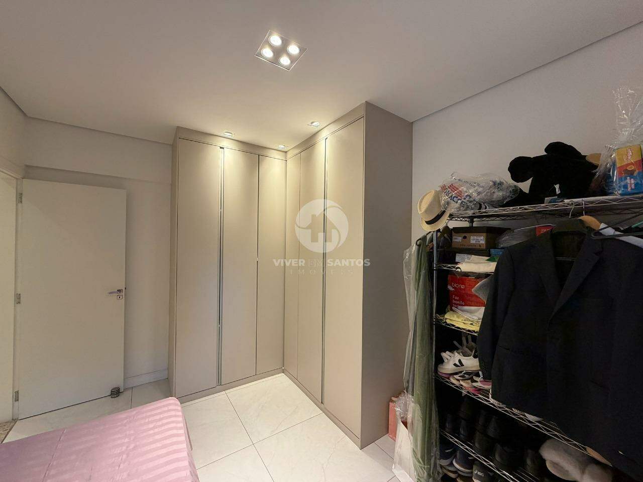 Apartamento 2 Dormitórios, Suíte, Vaga Demarcada na Quadra da Praia na Ponta da Praia – Santos/SP em Ponta da Praia, Santos — foto 12