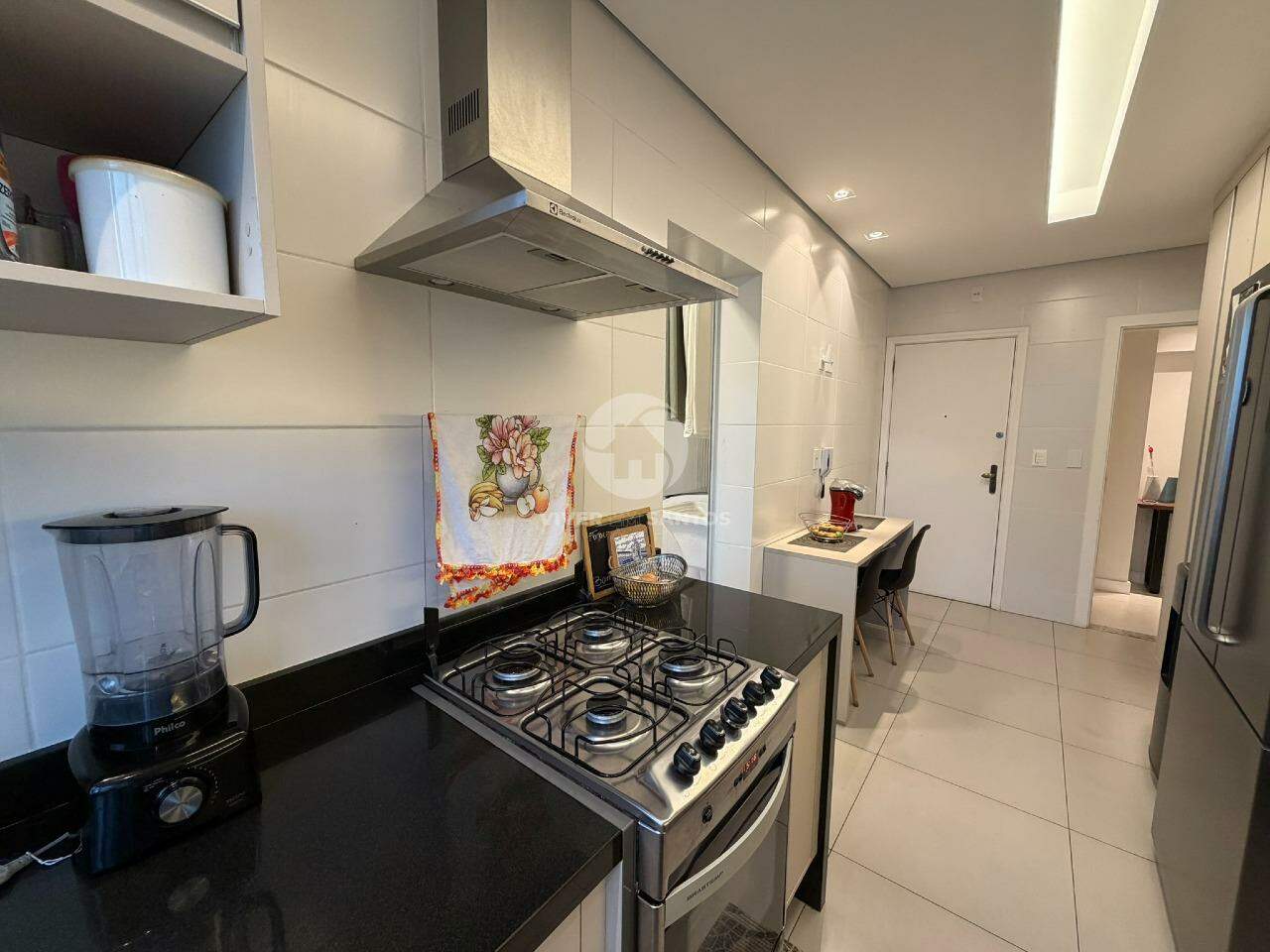 Apartamento 2 Dormitórios, Suíte, Vaga Demarcada na Quadra da Praia na Ponta da Praia – Santos/SP em Ponta da Praia, Santos — foto 17