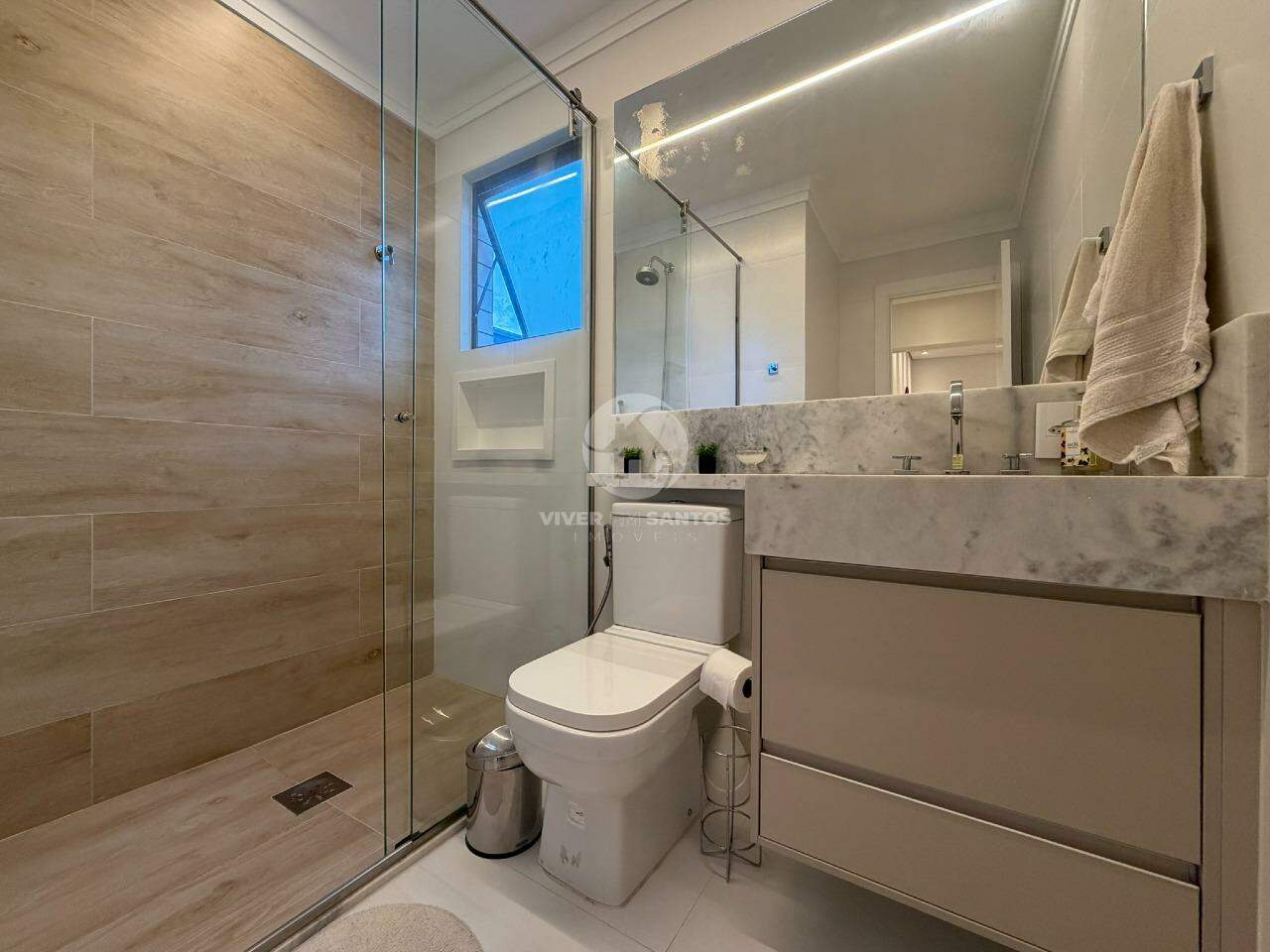 Apartamento 2 Dormitórios, Suíte, Vaga Demarcada na Quadra da Praia na Ponta da Praia – Santos/SP em Ponta da Praia, Santos — foto 14