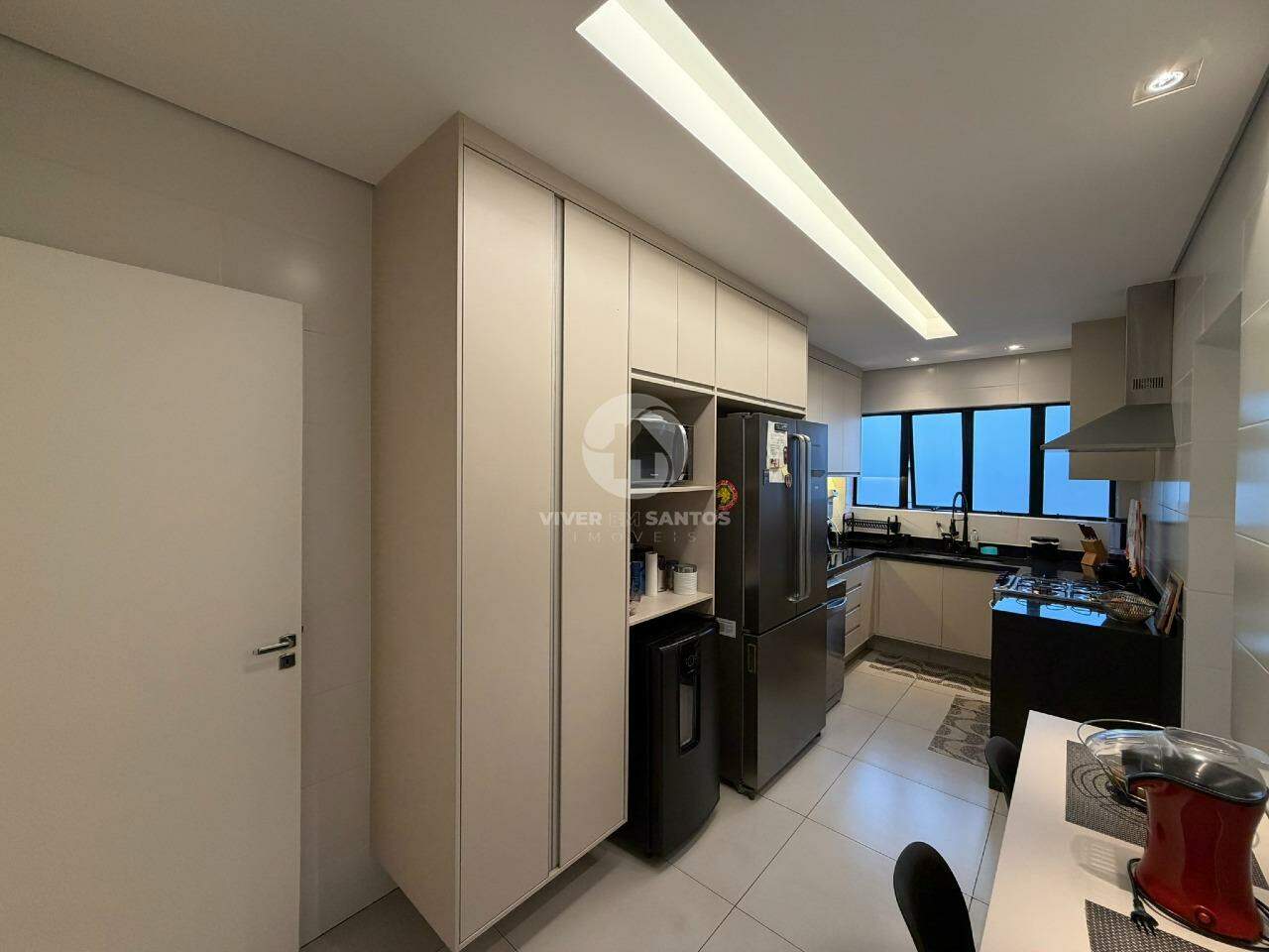 Apartamento 2 Dormitórios, Suíte, Vaga Demarcada na Quadra da Praia na Ponta da Praia – Santos/SP em Ponta da Praia, Santos — foto 15