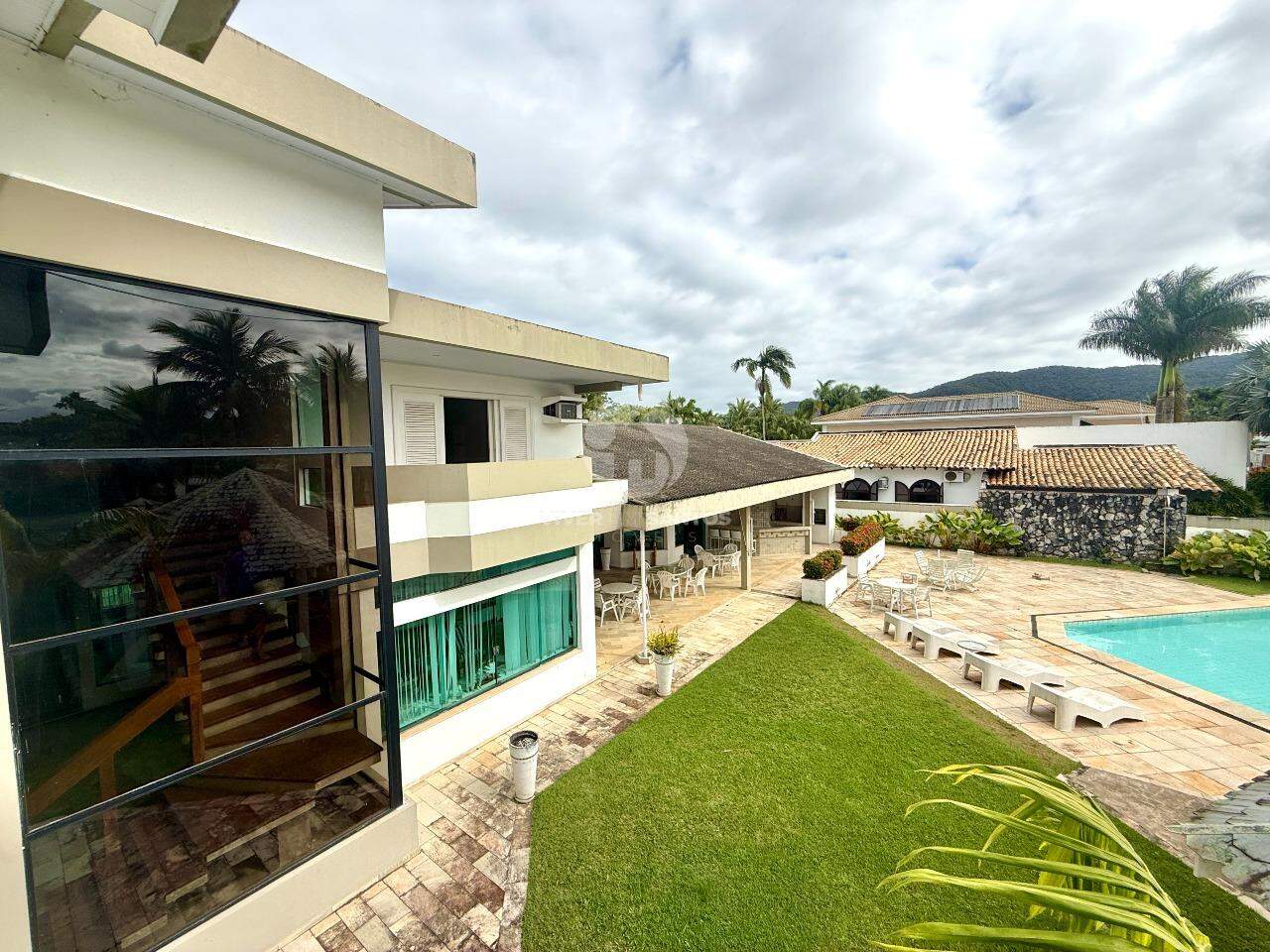 Casa no Jardim Acapulco, 6 Suítes, Piscina, Quadra e Terreno de 2.000 m² – Guarujá/SP em Jardim Acapulco, Guarujá — foto 2