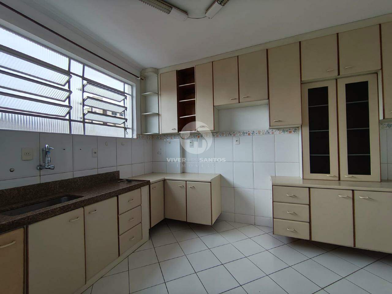 Apartamento de Frente, 2 Dormitórios, Suíte, Vista Livre e Garagem Demarcada na Ponta da Praia – Santos/SP em Ponta da Praia, Santos — foto 17