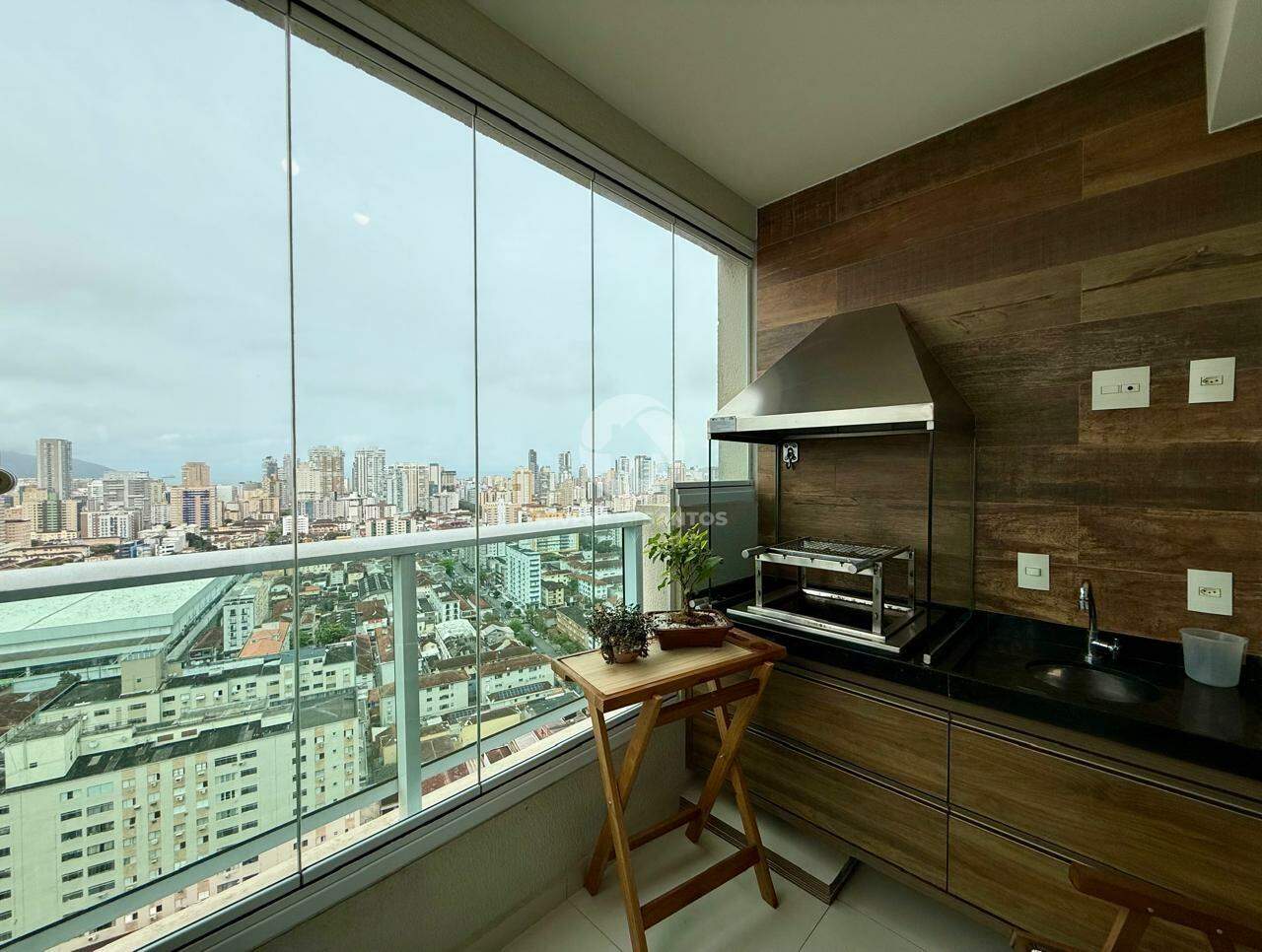 Apartamento Reformado, 2 Dormitórios, Vista Livre, Varanda com Churrasqueira e Lazer no Campo Grande – Santos/SP em Campo Grande, Santos — foto 9