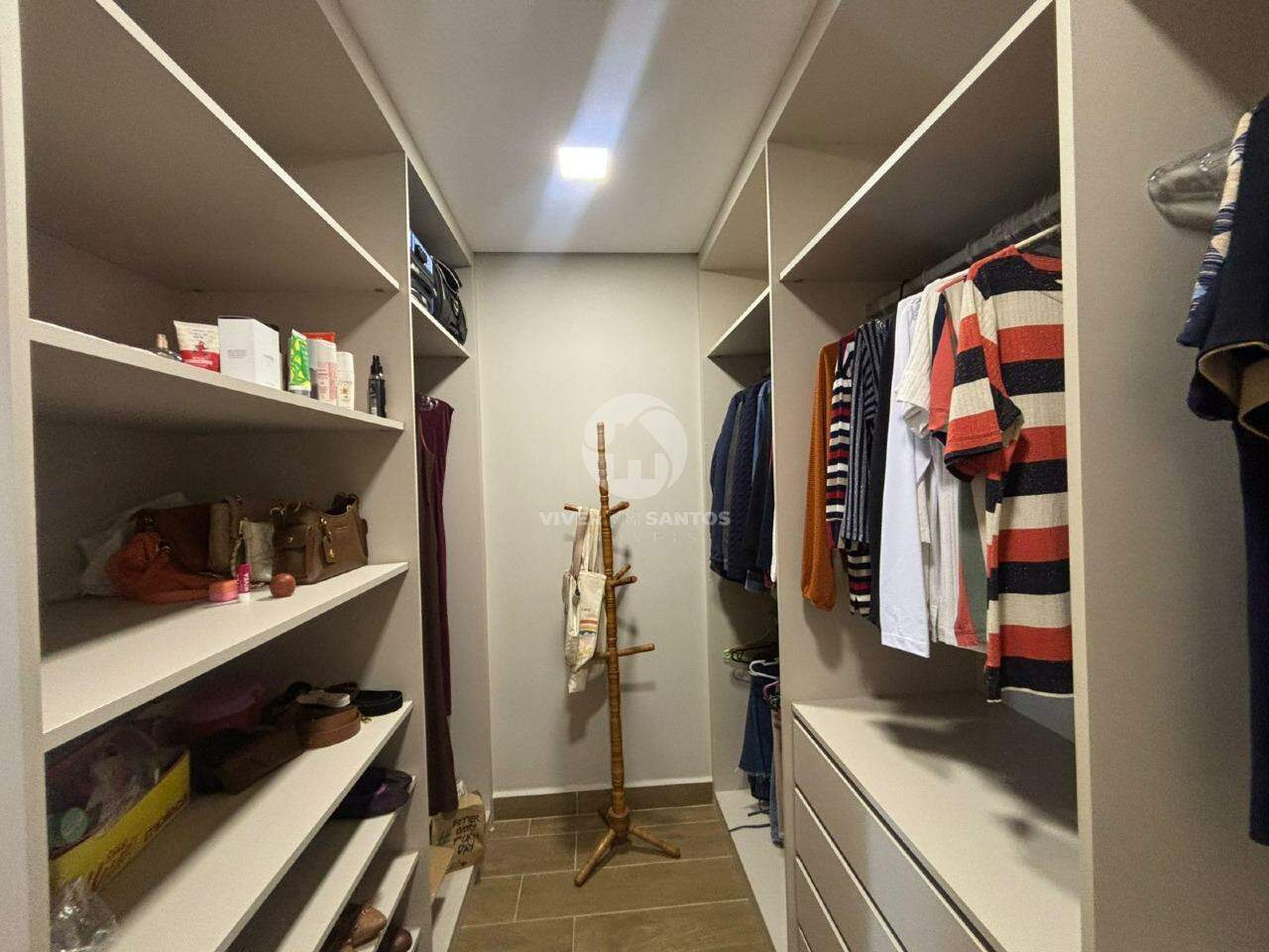 Casa Reformada, 4 Dormitórios, Suíte com Closet, Solarium, Churrasqueira e 3 Vagas no Campo Grande – Santos/SP em Campo Grande, Santos — foto 22