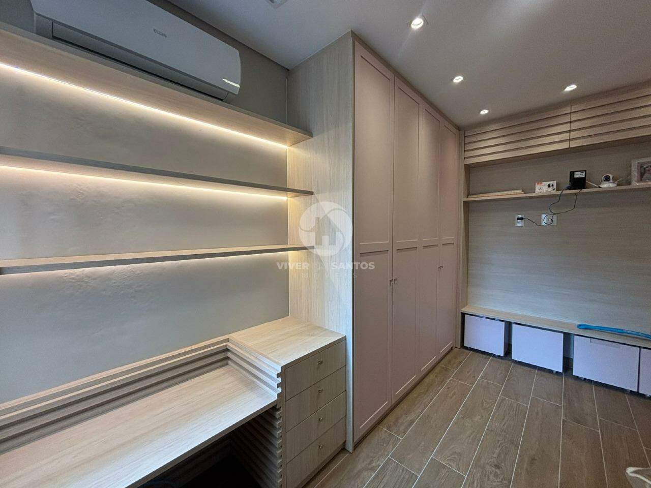 Casa Reformada, 4 Dormitórios, Suíte com Closet, Solarium, Churrasqueira e 3 Vagas no Campo Grande – Santos/SP em Campo Grande, Santos — foto 12