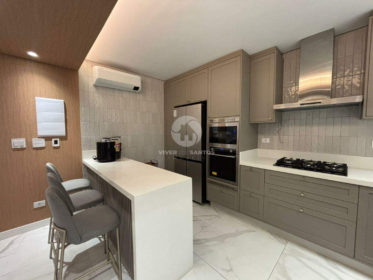 Casa Reformada, 4 Dormitórios, Suíte com Closet, Solarium, Churrasqueira e 3 Vagas no Campo Grande – Santos/SP em Campo Grande, Santos — foto 6