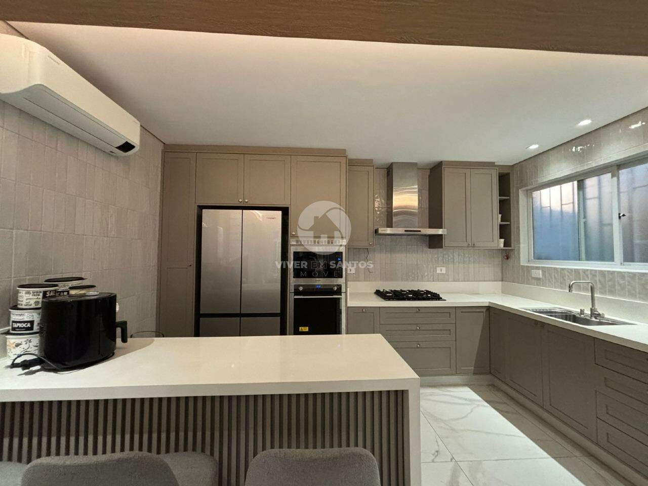Casa Reformada, 4 Dormitórios, Suíte com Closet, Solarium, Churrasqueira e 3 Vagas no Campo Grande – Santos/SP em Campo Grande, Santos — foto 5