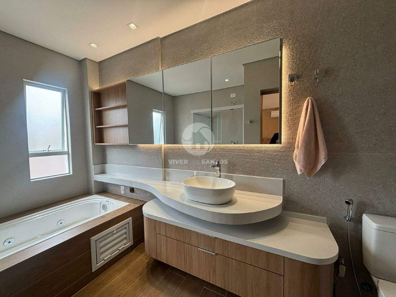 Casa Reformada, 4 Dormitórios, Suíte com Closet, Solarium, Churrasqueira e 3 Vagas no Campo Grande – Santos/SP em Campo Grande, Santos — foto 20