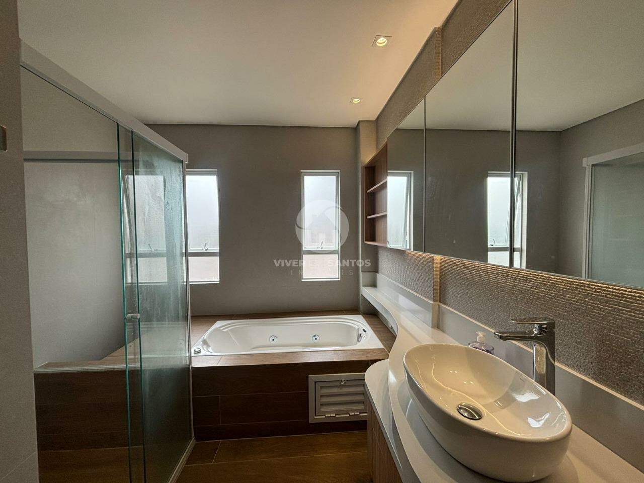 Casa Reformada, 4 Dormitórios, Suíte com Closet, Solarium, Churrasqueira e 3 Vagas no Campo Grande – Santos/SP em Campo Grande, Santos — foto 21