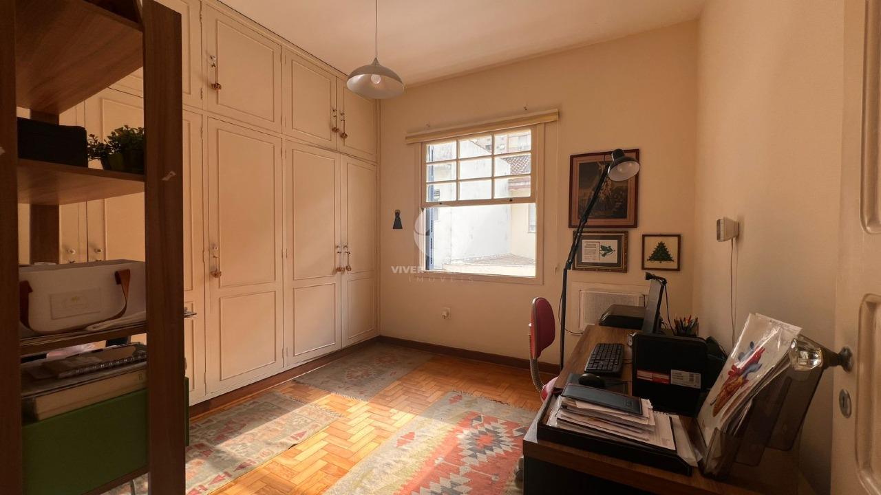 Casa com 337 m², 4 Dormitórios e Garagem para 5 Veículos a 1 Quadra da Praia no Boqueirão – Santos/SP em Boqueirão, Santos — foto 12