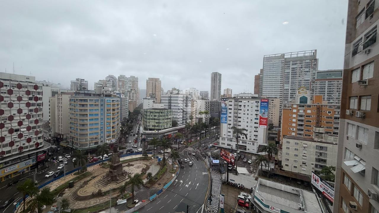 Apartamento Totalmente Reformado, 2 Dormitórios, Suíte, Vista Livre e Garagem no Gonzaga – Santos/SP em Gonzaga, Santos — foto 3