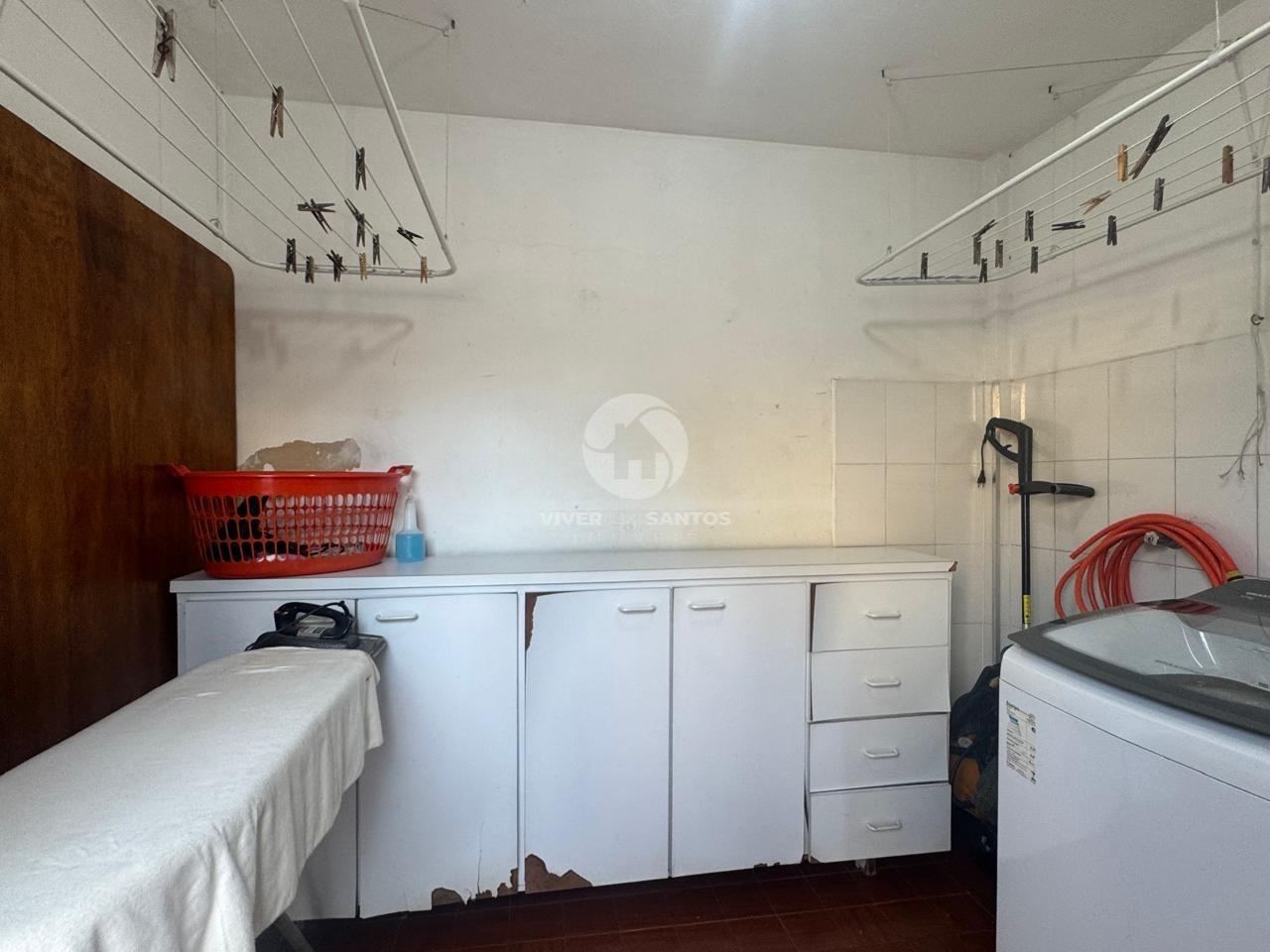 Sobrado Clássico, 4 Dormitórios, Suíte, Quintal com Churrasqueira e Edícula no Marapé – Santos/SP em Marapé, Santos — foto 23