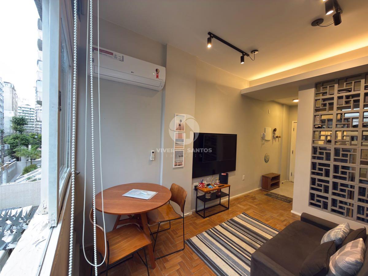 Sala Living Mobiliado e Reformado, 1 Dormitório, a 1 Quadra da Praia – Santos/SP em Boqueirão, Santos — foto 4