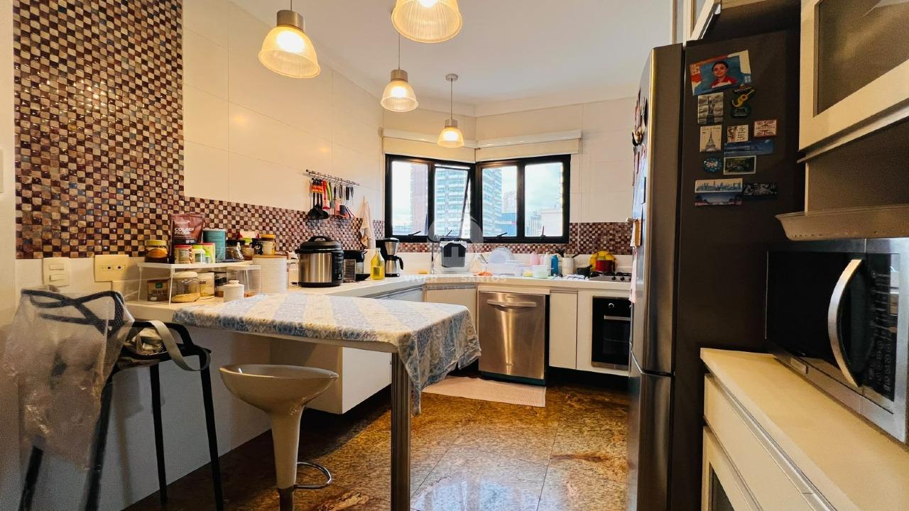 Apartamento Exclusivo, 1 por Andar, 4 Dormitórios, 3 Suítes, Elevador Privativo e 4 Vagas – Santos/SP em Gonzaga, Santos — foto 25