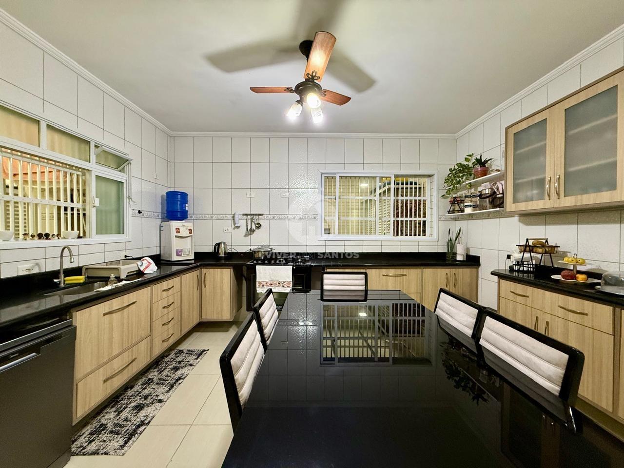 Casa sobreposta baixa com Dormitórios, Suíte, Piscina, Churrasqueira e Quintal na Vila Belmiro – Santos/SP em Marapé, Santos — foto 7